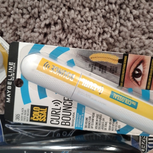 Mascara pick one message me after purchase what one you want - Picture 2 of 9